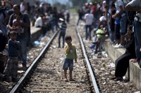 Bruselas propondrá reubicar unos 120.000 refugiados de forma temporal ante agravamiento de la crisis
