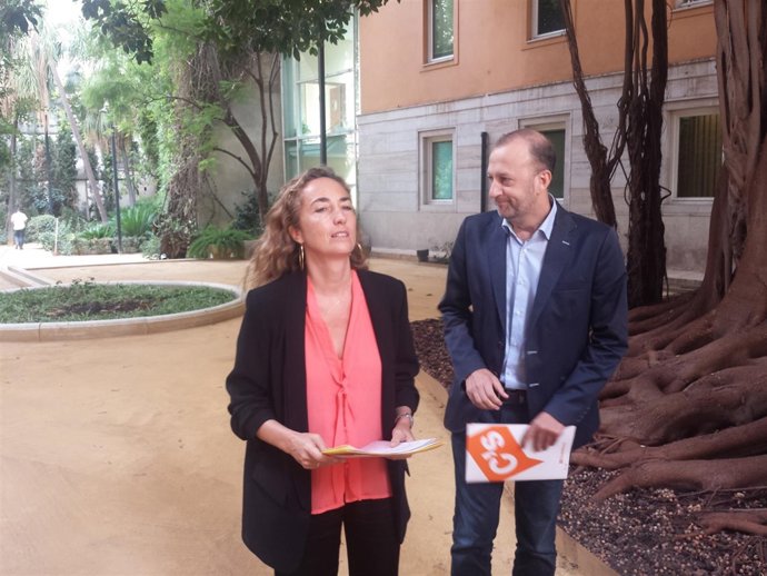 Carolina Punset y Alexis Marí presentan la PNL sobre la Ley de Banderas