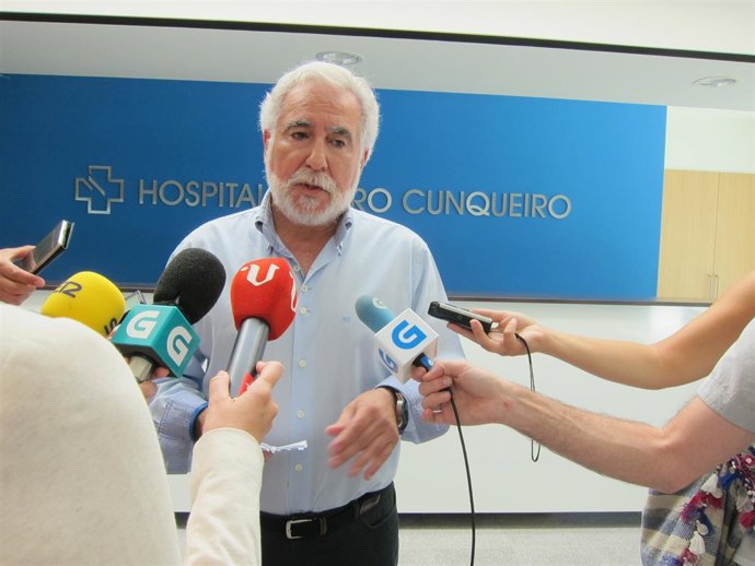 El diputado del PPdeG, Miguel Santalices, en el CHUVI