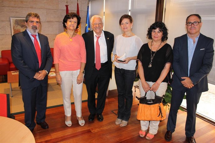 La consejera con el Padre Ángel