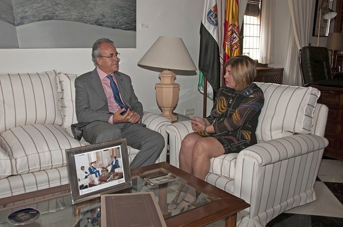Reunión rector UEx con presidenta de la Diputación de Cáceres