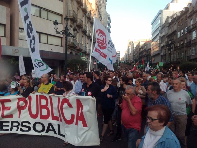 Manifestación multitudinaria en Vigo en defensa de la sanidad pública