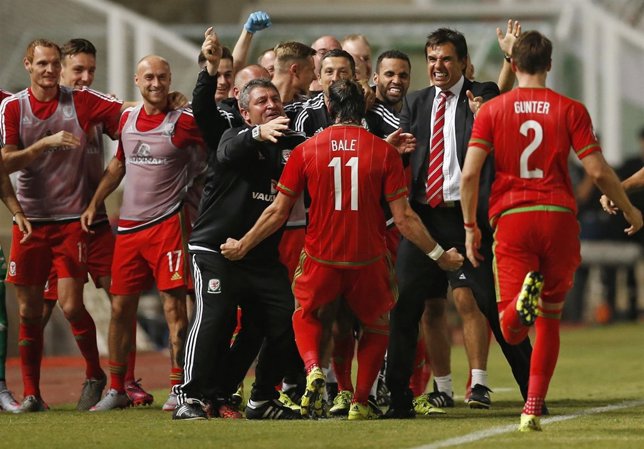 Bale celebra un gol con su selección