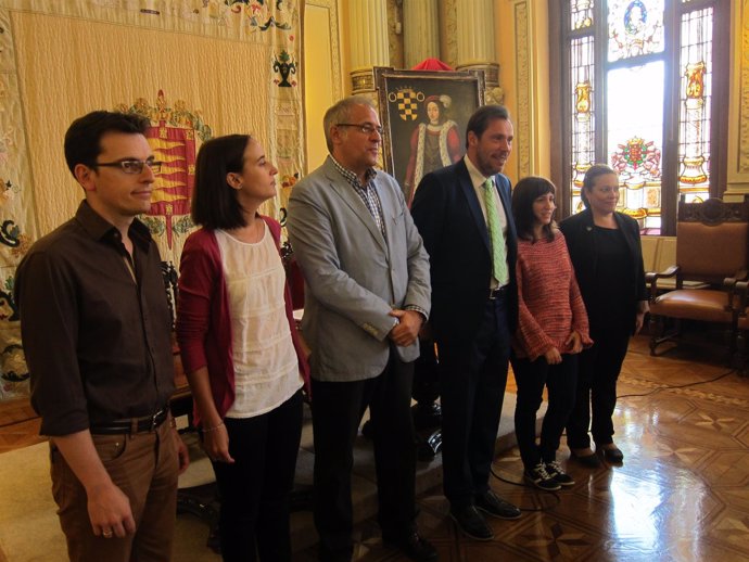 El alcalde de Valladolid junto con los portavoces de los Grupos Municipales