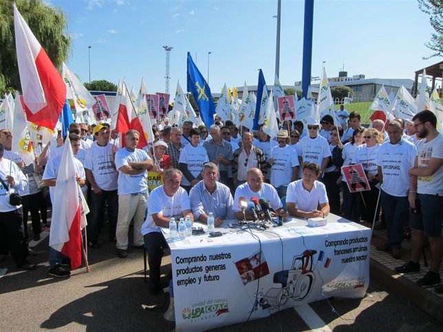 Ganaderos del sector lácteo muestran sus reivindicaciones en 'Salamaq'