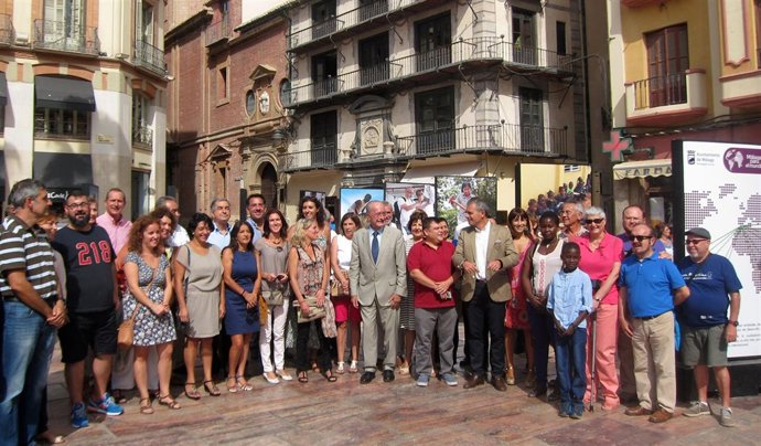 De la Torre exposición por el Día del Cooperante Málaga
