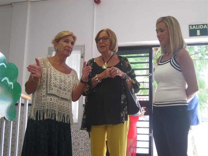 La consejera de Educación, Adelaida de la Calle, en un colegio en Málaga