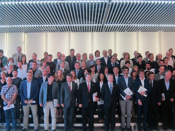 El lehendakari con los alcaldes antes del encuentro