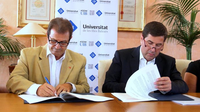 Firma de convenio entre la UIB y Hotelbeds