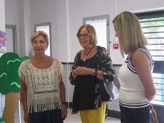 La consejera de Educación, Adelaida de la Calle, en un colegio en Málaga