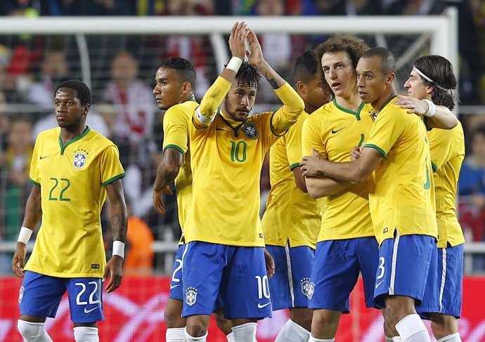 Neymar lidera a Brasil ante una floja Turquía