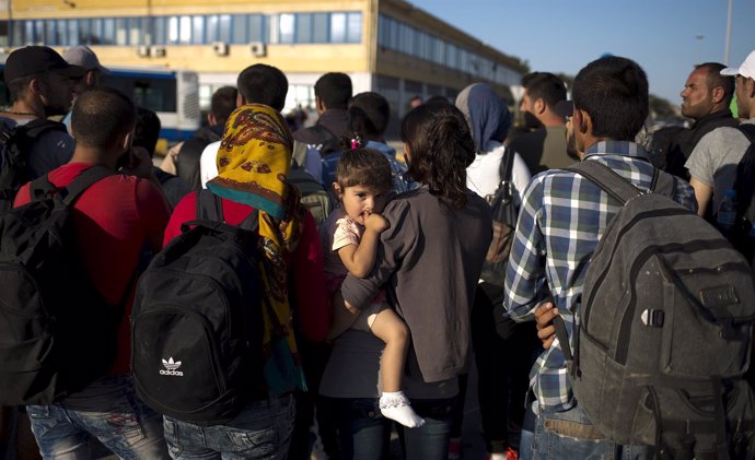 Inmigrantes y refugiados llegan a Grecia