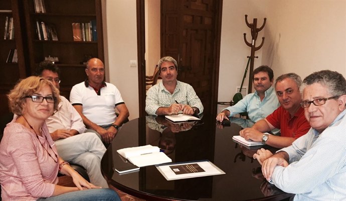 Ruz (izda.) en la reunión con la asociación