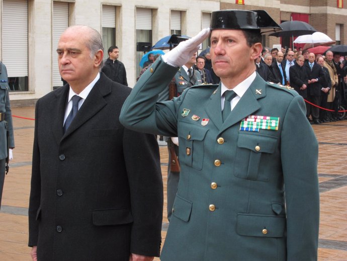 El Ministro Jorge Fernández Y El General Jefe Ángel Gozalo
