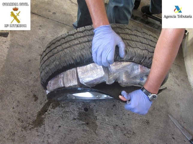 Droga escondida en la rueda de respuesta de un coche intervenido en Melilla