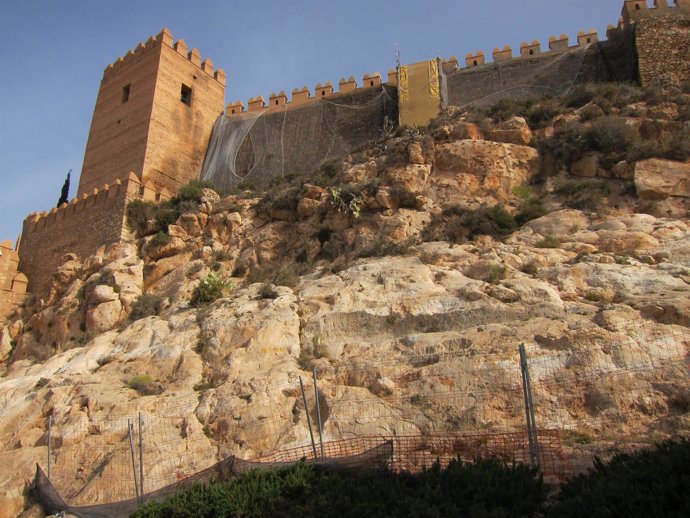 La Alcazaba de Almería con obras en la fachada sur