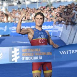 Gómez Noya se luce en Estocolmo y encarrila su quinto Mundial