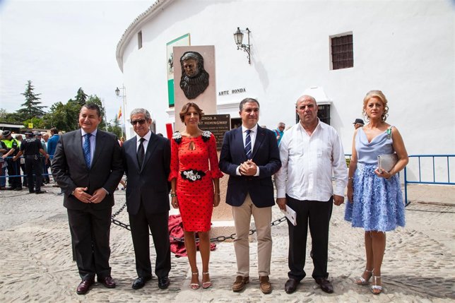 Inauguración de esculturas Welles y Hemingway en Ronda