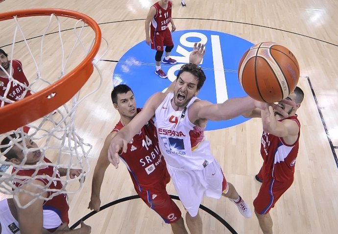 Pau Gasol ante Serbia en el Eurobasket