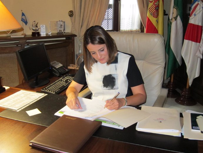 La alcaldesa de Almonte, Rocío Espinosa. 