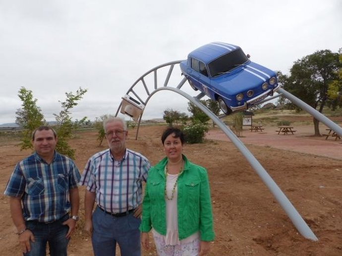 Uno de los elementos artísticos instalados en las carreteras del Bajo Aragón