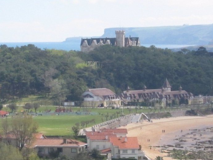 Vista Playa Y Palacio Magdalena 