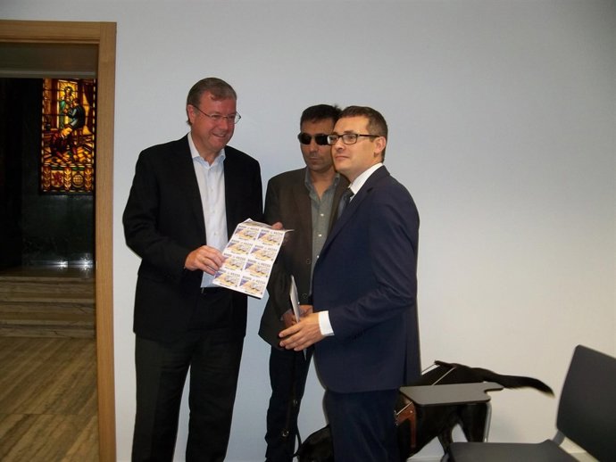 El alcalde de León, Antonio Silván, (izquierda) durante la presentación