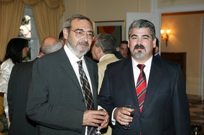 El senador marroquí Yahya Yahya, a la derecha