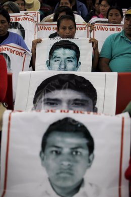 Protesta por los estudiantes normalistas de Ayotzinapa desaparecidos en Iguala