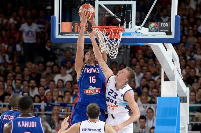 Francia no da opción a Bosnia en el Eurobasket