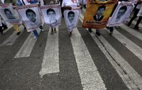 Los padres de los 43 normalistas de Ayotzinapa piden reunirse con Peña Nieto
