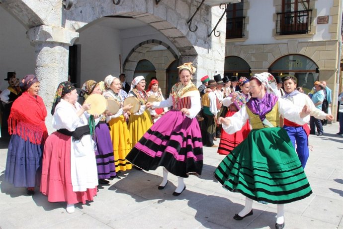 Bailes regionales en Laredo