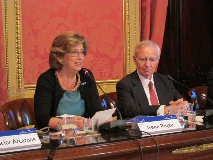 Irene Rigau (consellera Enseñanza) Miquel Valls (pte.Cámara de Barcelona)