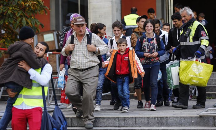 Refugiados abandonan la estación de tren de Munich