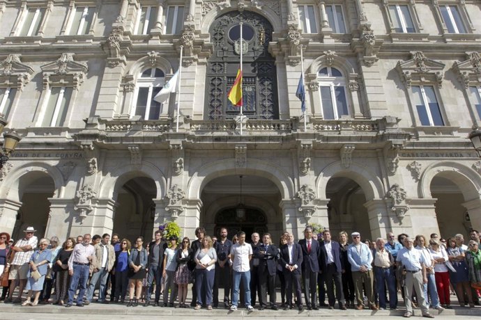 Concentración en A Coruña por los fallecidos en el rally.