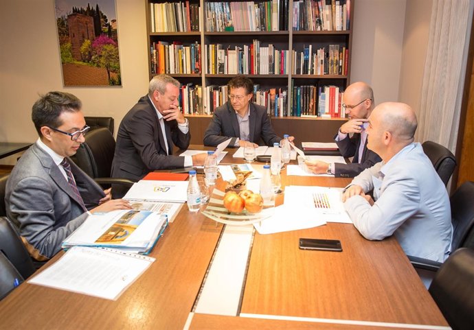 Reunión entre los dirigentes del puerto de Motril y de la  Alhambra.