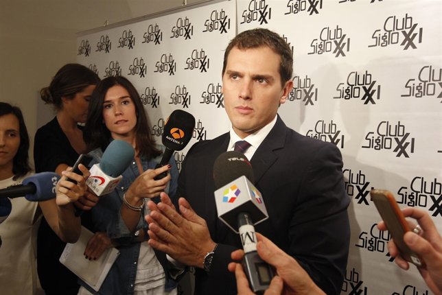 Albert Rivera en un almuerzo en el Club Siglo XXI