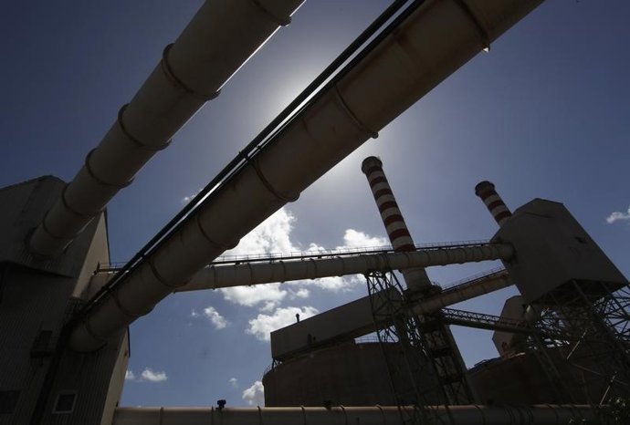 Parte de una planta de aluminio de Alcoa Inc.'s en Cerdeña.