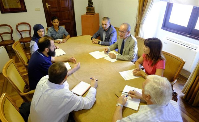 De la Torre se reúne con ONG refugiados