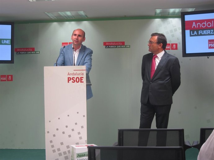 Francisco Conejo junto a Miguel Ángel Heredia, en rueda de prensa