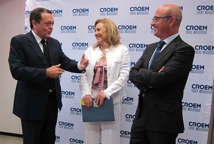 Albarracín (Croem), Soledad Díaz (Hostemur) y consejero Turismo, Juan Hernández 