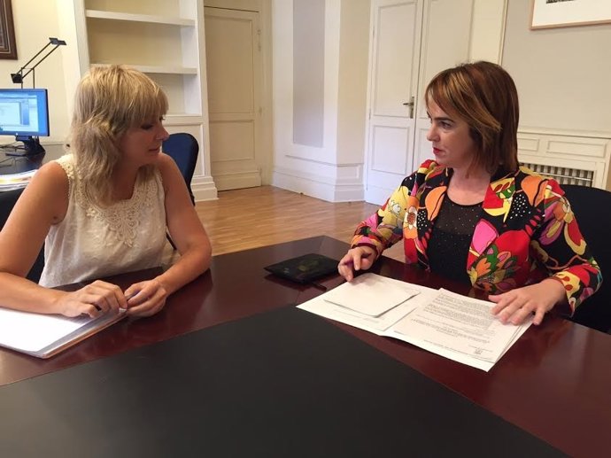 Ana Ollo y Ainhoa Aznárez.