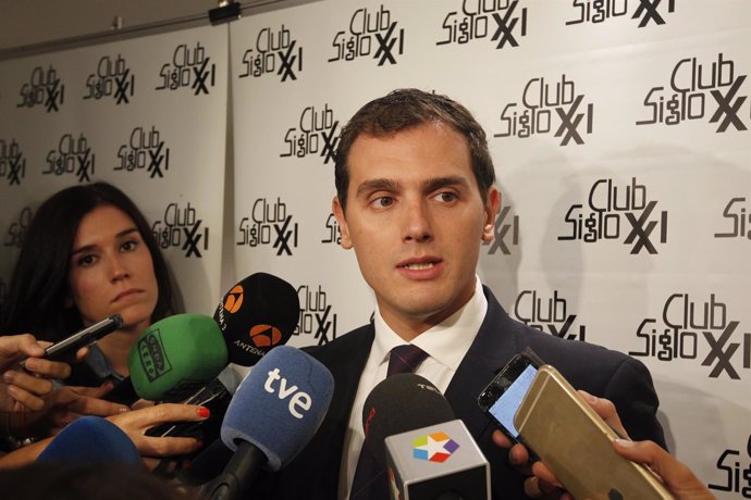 Albert Rivera en un almuerzo en el Club Siglo XXI