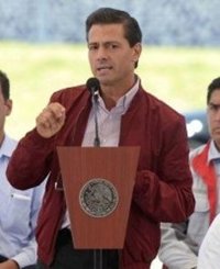 Peña Nieto asegura que seguirán buscando a los 43 normalistas "uno a uno"