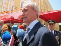 Morenés dice que si en Cataluña todo el mundo cumple con su deber no hará falta que las FFAA tengan ningún papel