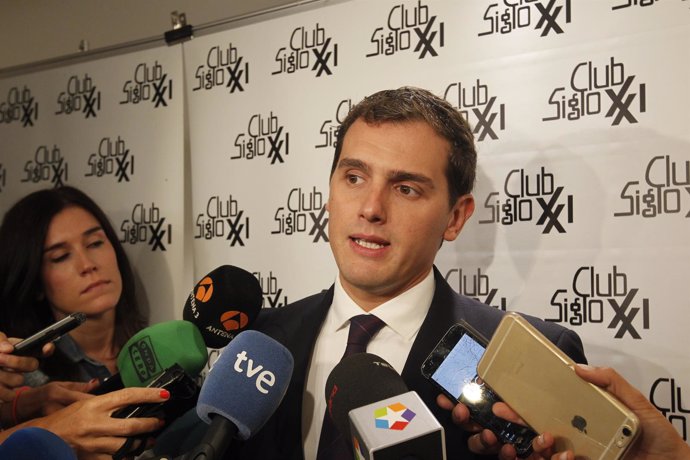 Albert Rivera en un almuerzo en el Club Siglo XXI