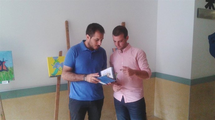 El director del IAJ, Francisco Pizarro, visita el Ayuntamiento de Écija