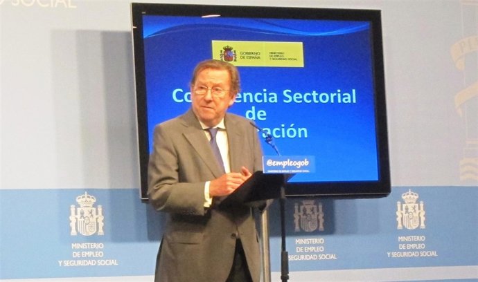 El consejero De Llera tras la reunión en Madrid por los refugiados