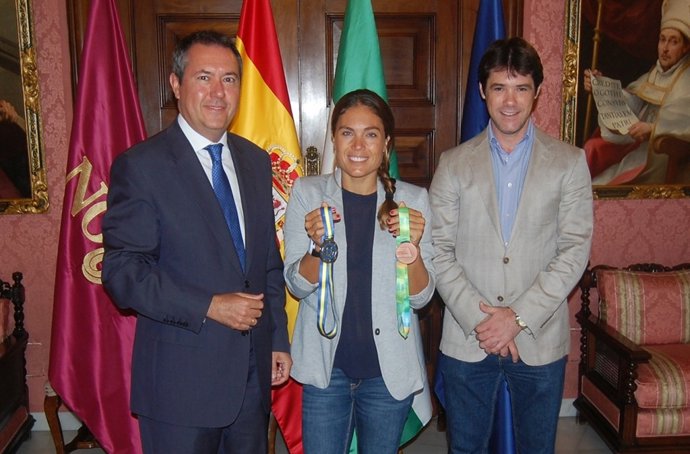 Espadas, Blanca Manchón y David Guevara.