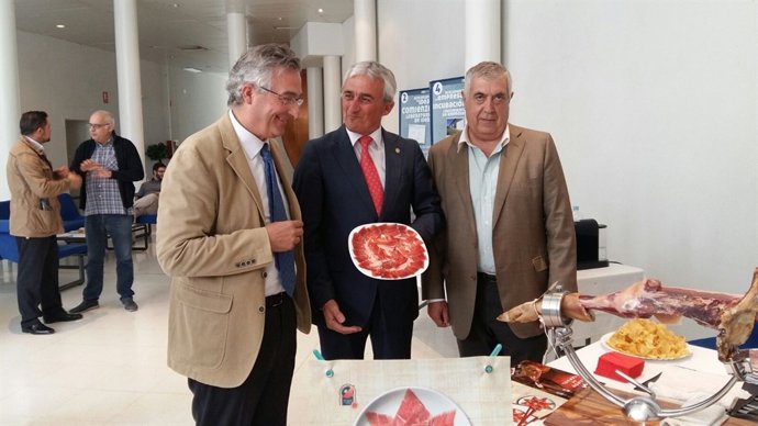 Joaquín Olona ha clausurado la asamblea de la D.O. Jamón de Teruel.